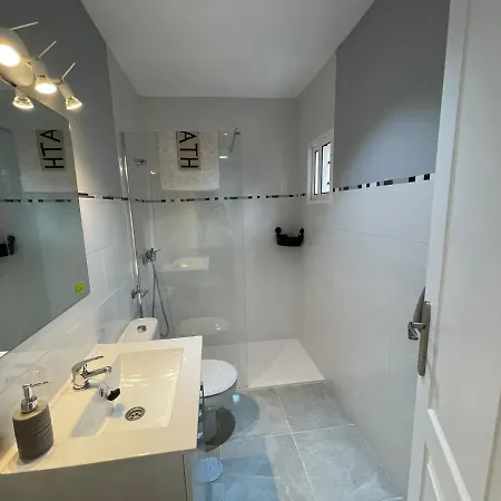 Semesterbostad Adrian *